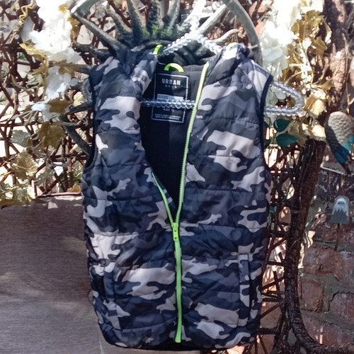 Urban hooded puffer gilet - hooded,